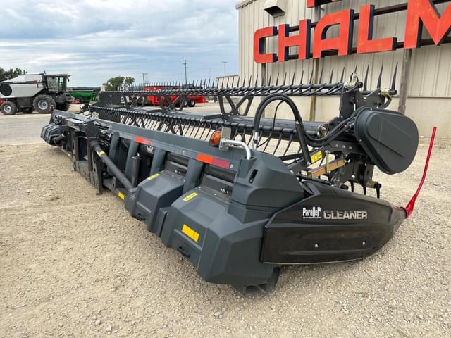 Image of Gleaner 9330 equipment image 2