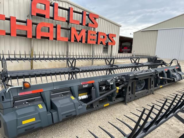 Image of Gleaner 9330 equipment image 3