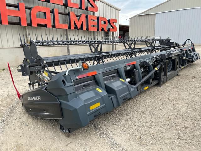 Image of Gleaner 9330 equipment image 4