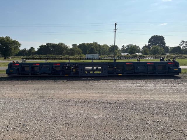 Image of Gleaner 9330 equipment image 2