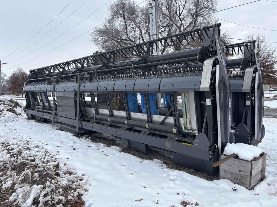 Image of Gleaner 9335 Primary Image