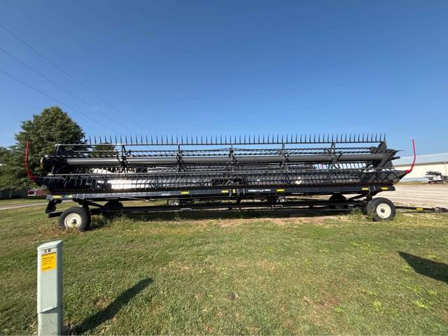 Image of Gleaner 9335 equipment image 1