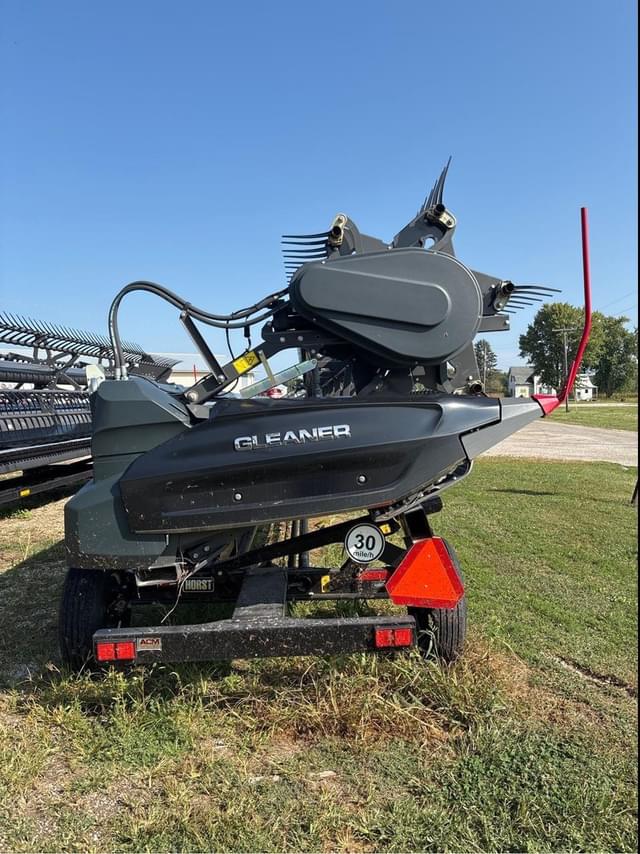 Image of Gleaner 9335 equipment image 4