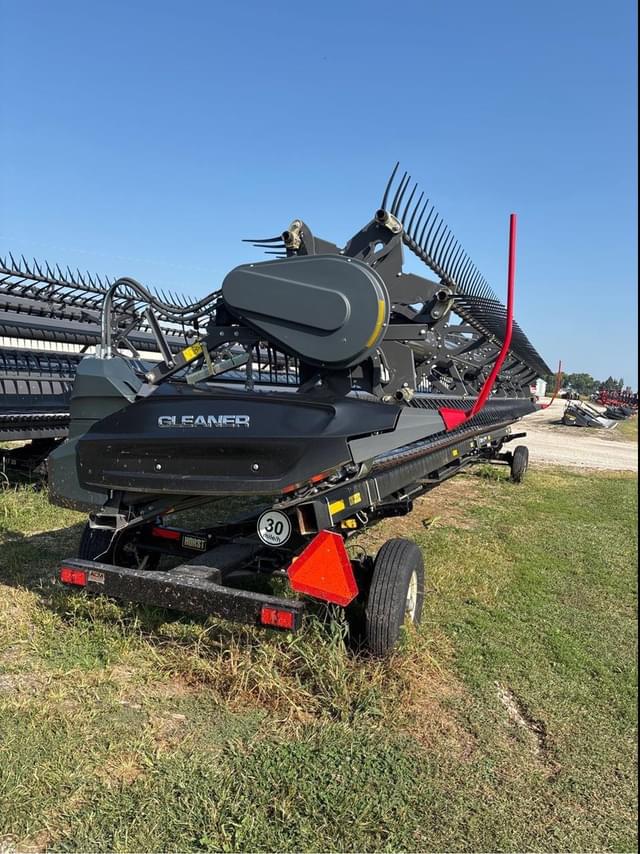 Image of Gleaner 9335 equipment image 3