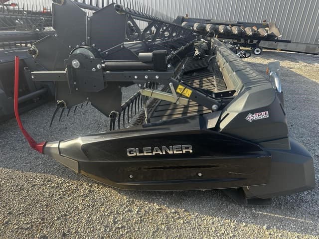 Image of Gleaner 9335 equipment image 3