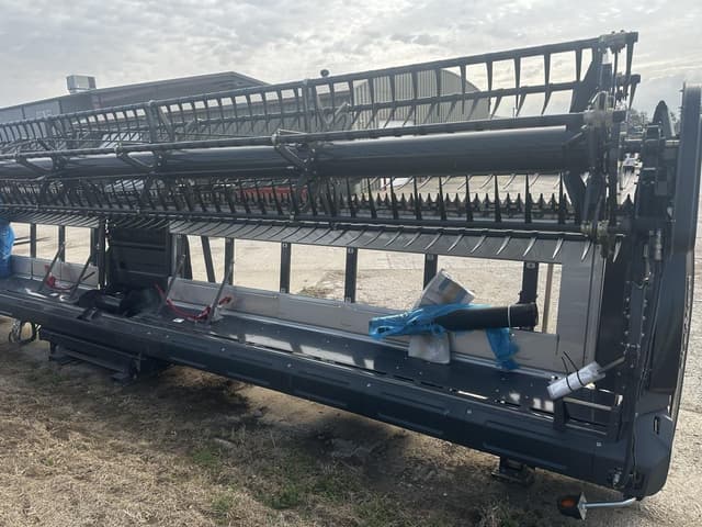 Image of Gleaner 9335 equipment image 3
