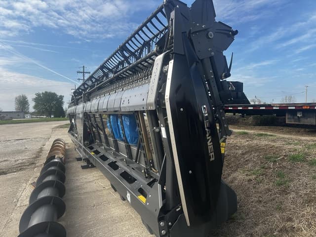 Image of Gleaner 9335 equipment image 2