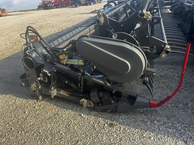Image of Gleaner 9335 equipment image 4