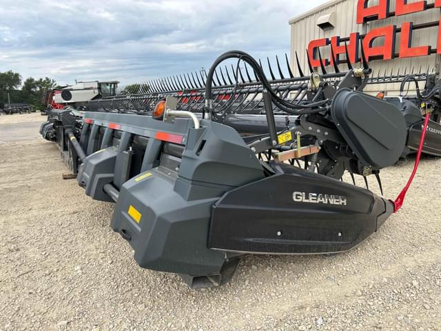Image of Gleaner 9335 equipment image 2