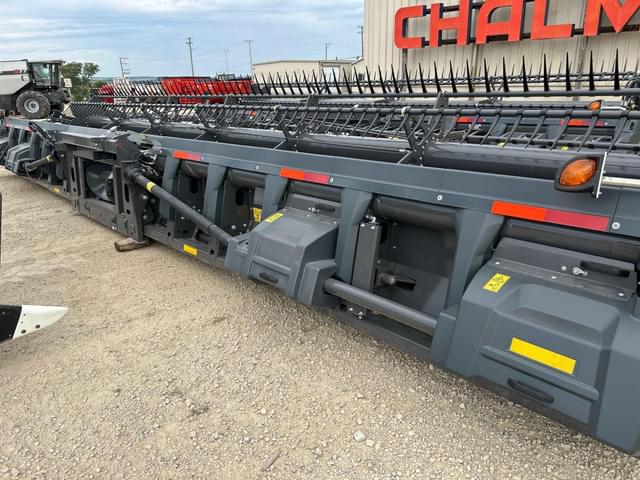 Image of Gleaner 9335 equipment image 3