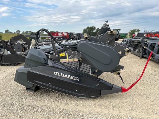 Image of Gleaner 9335 equipment image 1