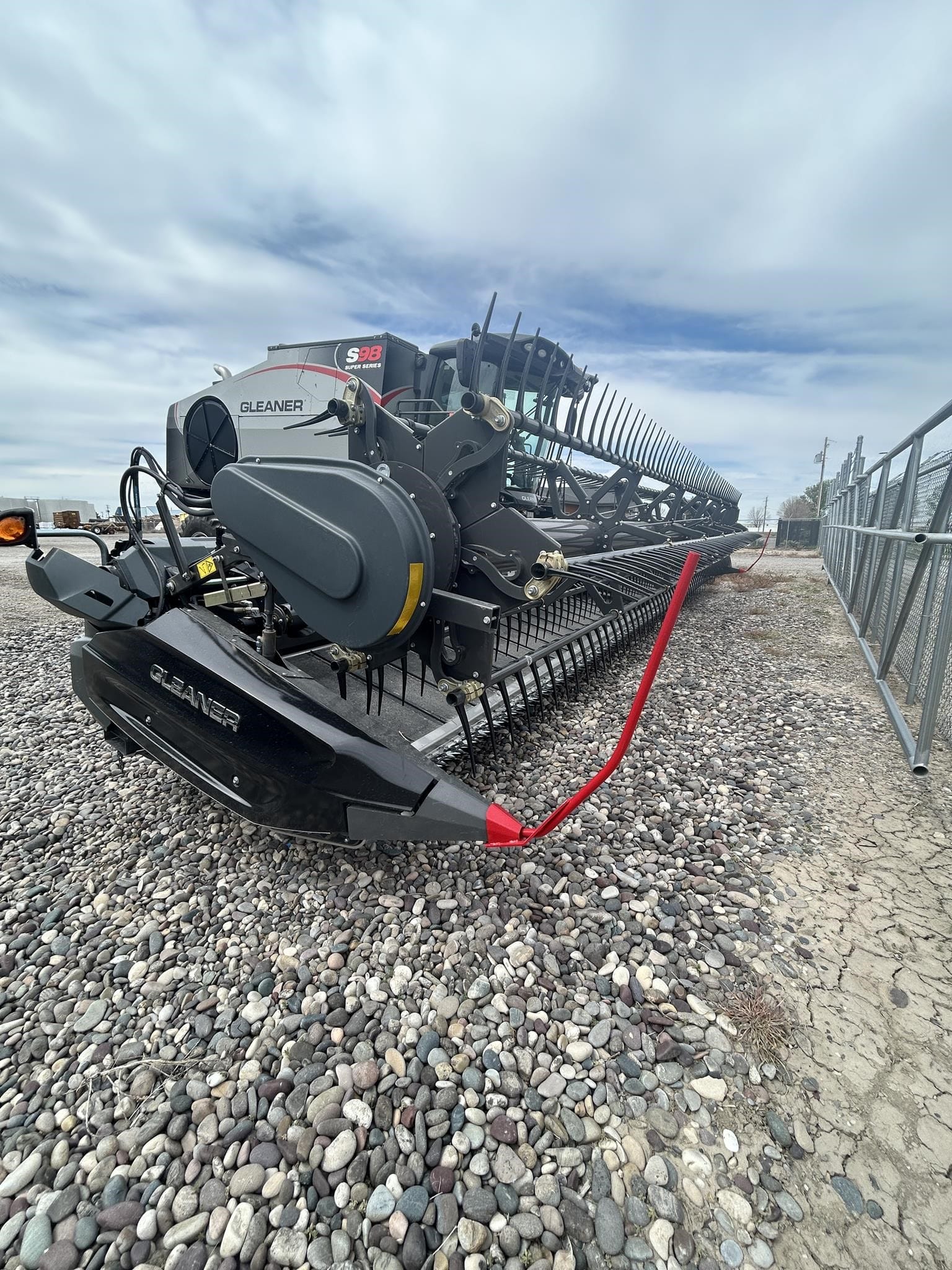 2024 Gleaner 9335 Equipment Image0