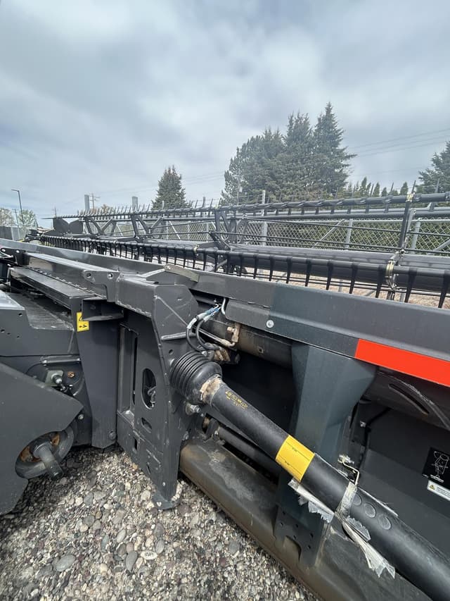 Image of Gleaner 9335 equipment image 3