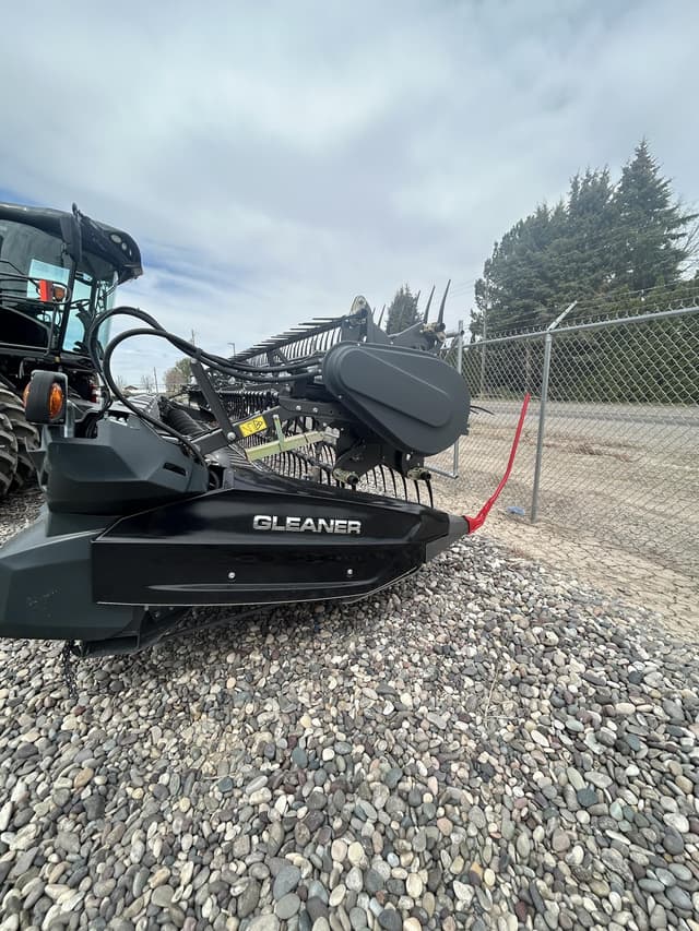 Image of Gleaner 9335 equipment image 2