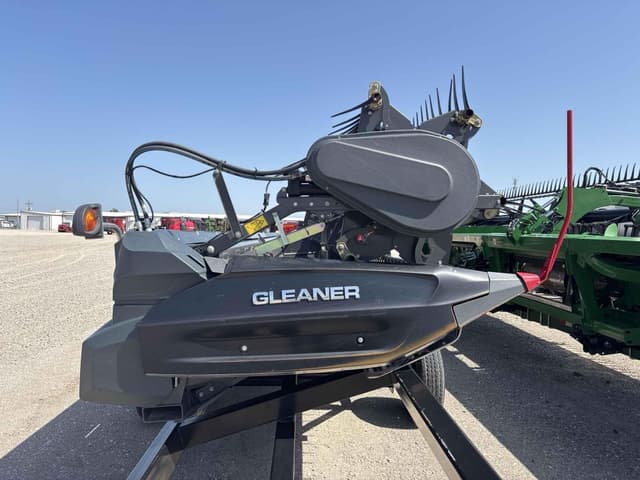 Image of Gleaner 9335 equipment image 3