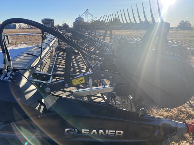 Image of Gleaner 9340 equipment image 2