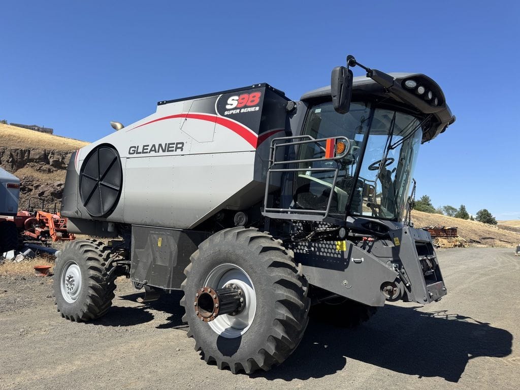 2024 Gleaner S98 Equipment Image0
