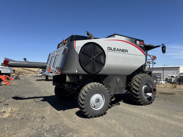 Image of Gleaner S98 equipment image 1