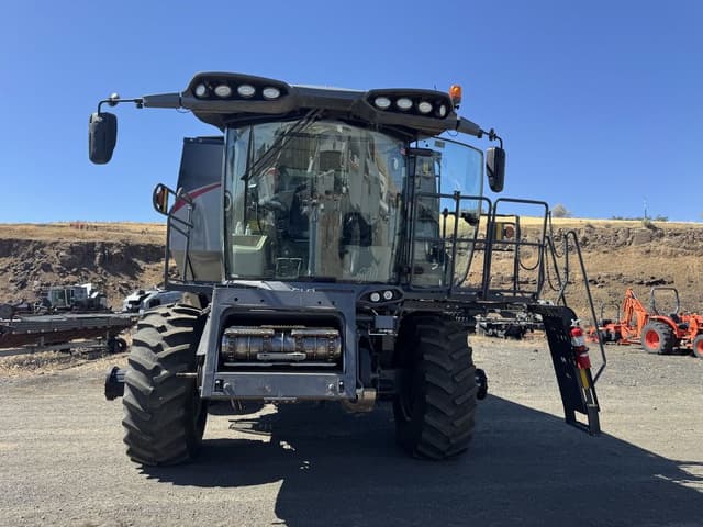 Image of Gleaner S98 equipment image 4