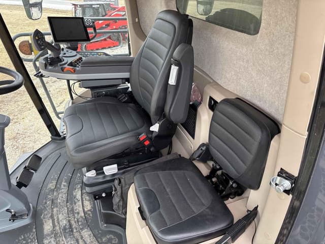 Image of Gleaner S97 equipment image 2