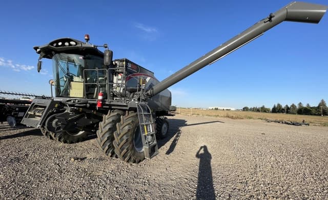 Image of Gleaner S98 equipment image 1