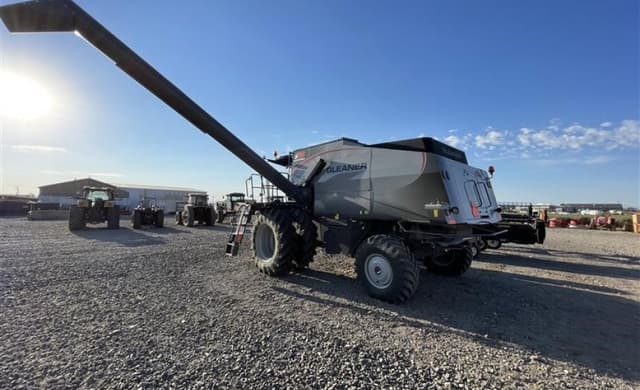Image of Gleaner S98 equipment image 2