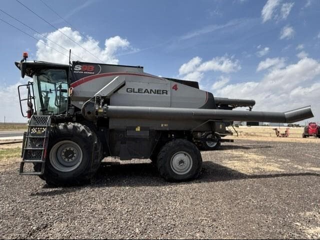 Image of Gleaner S98 equipment image 1