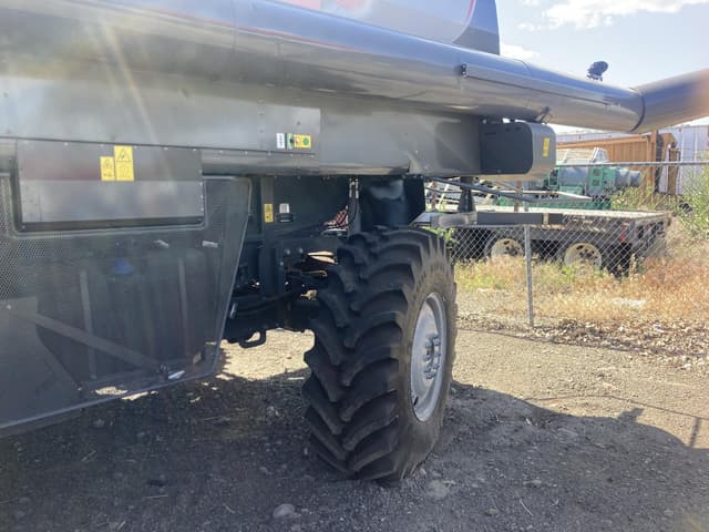 Image of Gleaner S98 equipment image 3