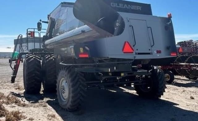 Image of Gleaner S98 equipment image 2