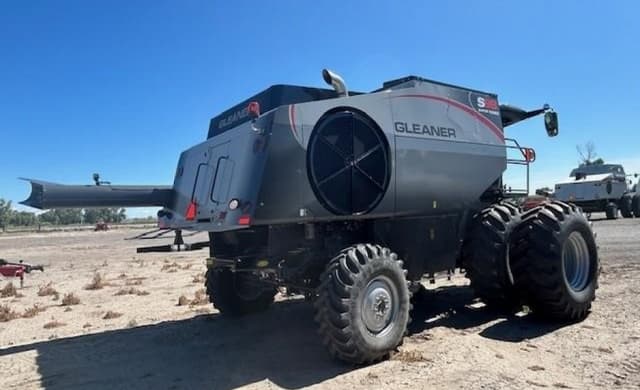 Image of Gleaner S98 equipment image 4
