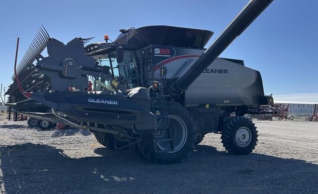 Image of Gleaner S98 equipment image 1