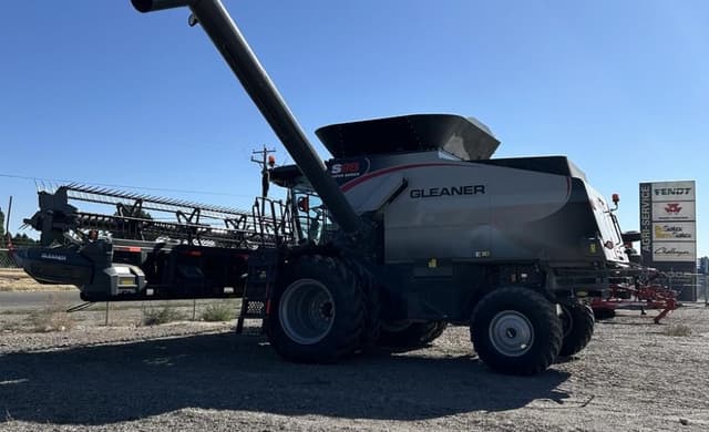 Image of Gleaner S98 equipment image 4