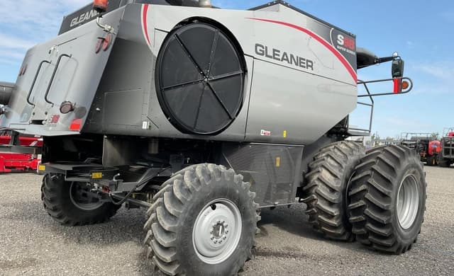 Image of Gleaner S98 equipment image 4