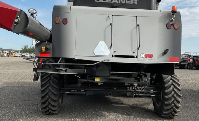 Image of Gleaner S98 equipment image 2