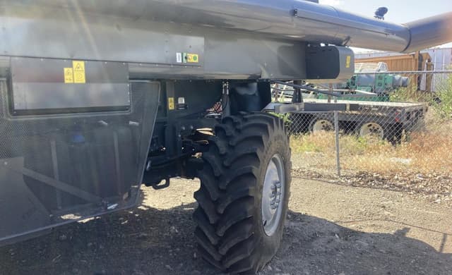 Image of Gleaner S98 equipment image 3