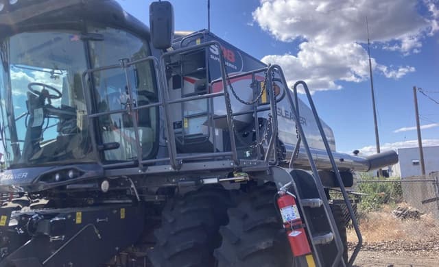 Image of Gleaner S98 equipment image 2