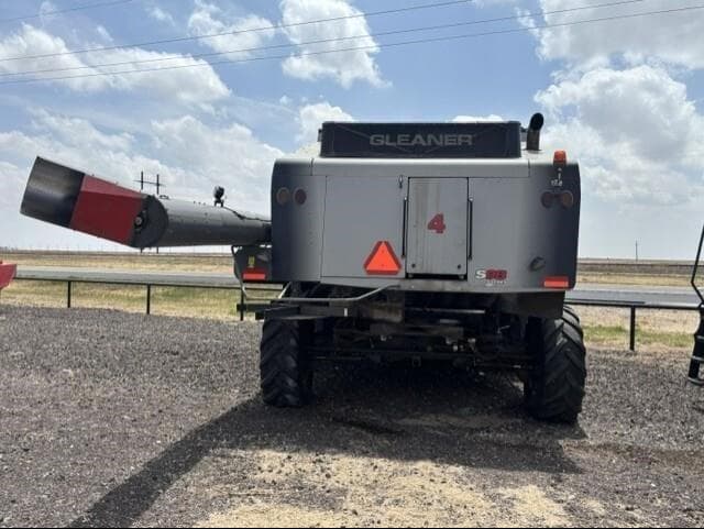 Image of Gleaner S98 equipment image 3