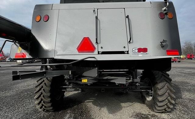 Image of Gleaner S98 equipment image 3