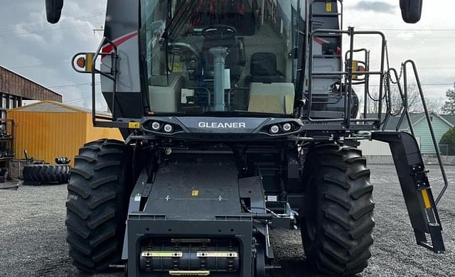 Image of Gleaner S98 equipment image 1