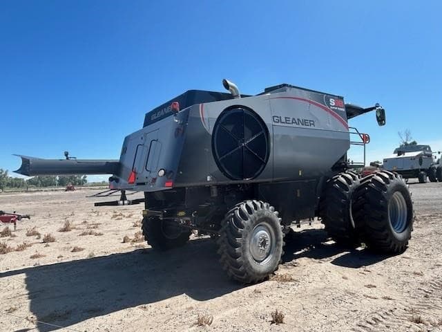 Image of Gleaner S98 equipment image 4