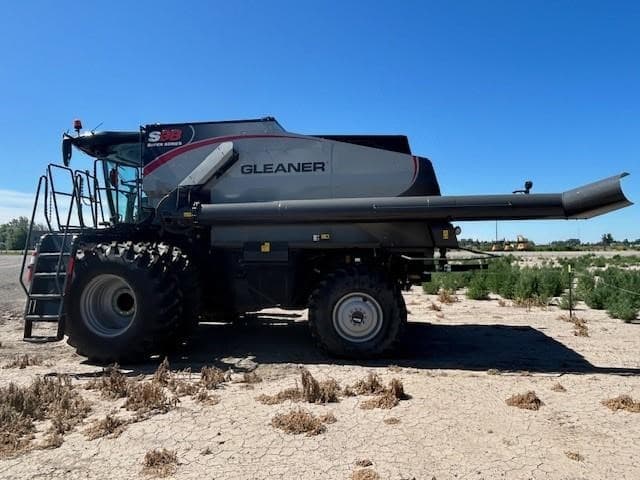Image of Gleaner S98 equipment image 1