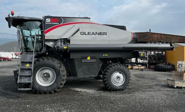 Image of Gleaner S98 equipment image 2