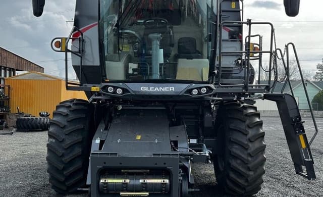 Image of Gleaner S98 equipment image 1