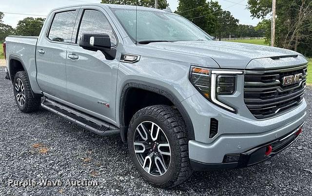 Image of GMC Sierra 1500 equipment image 2