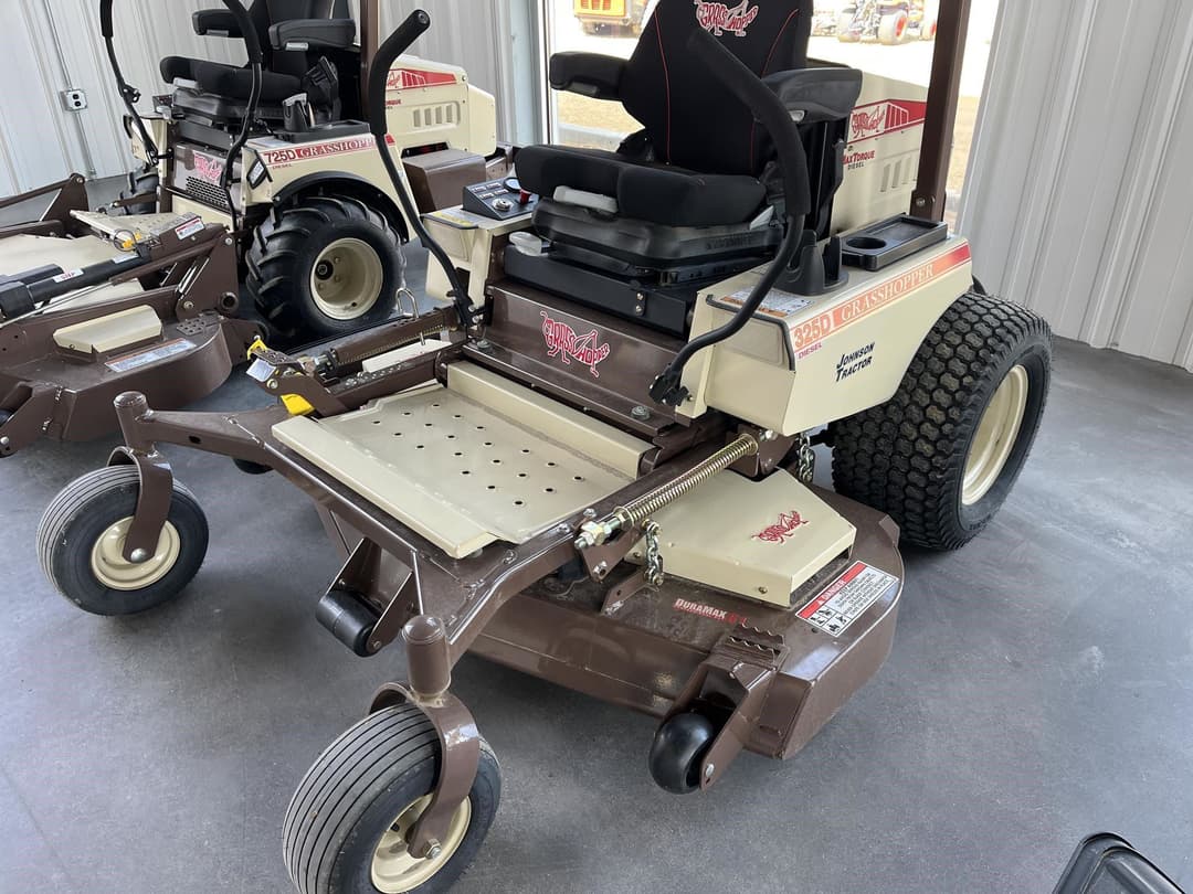 Image of Grasshopper 325D Image 0