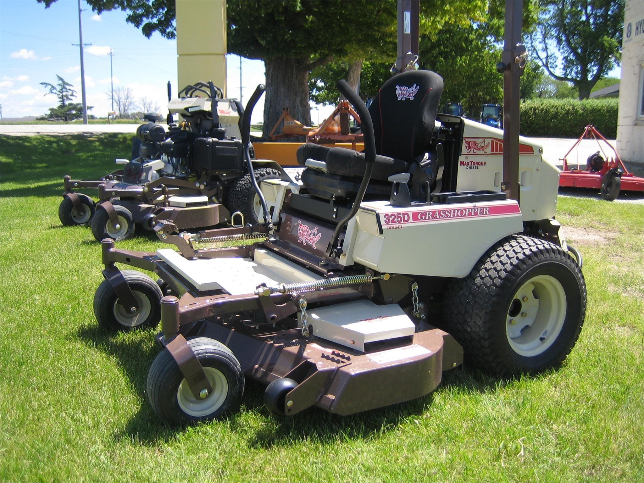 2024 Grasshopper 325D Equipment Image0