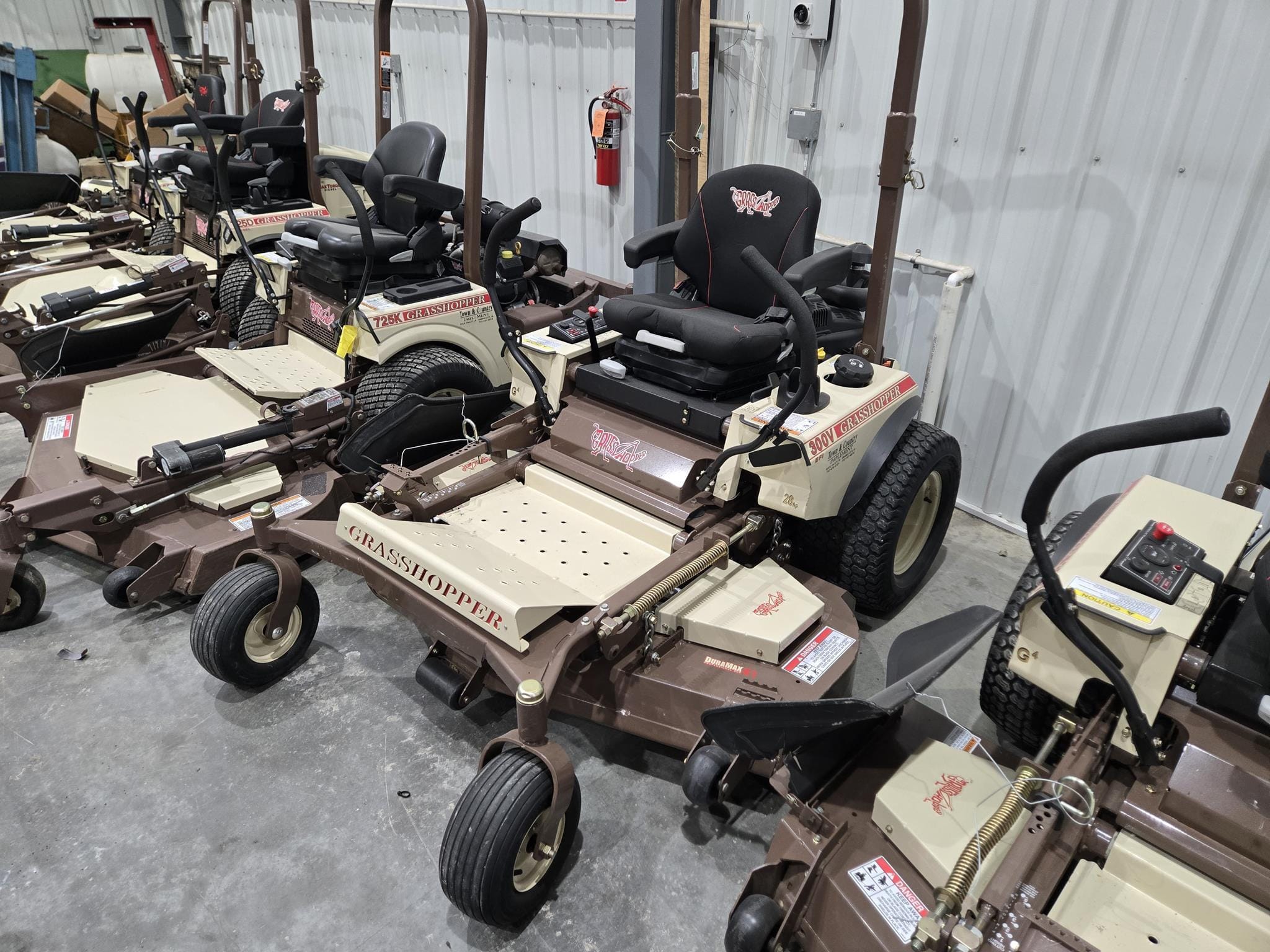 2024 Grasshopper 328G4 Equipment Image0