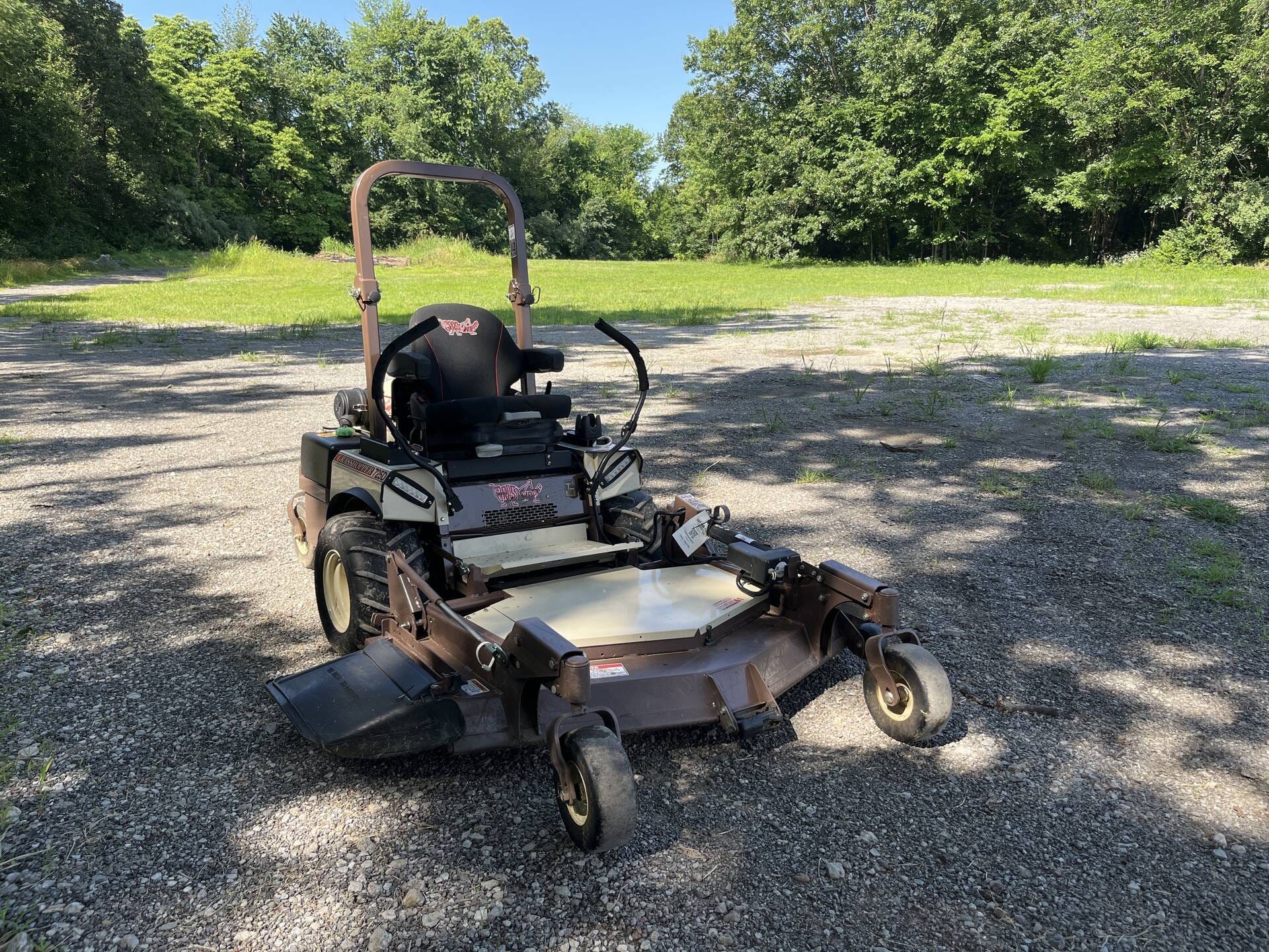 2024 Grasshopper 725D Equipment Image0