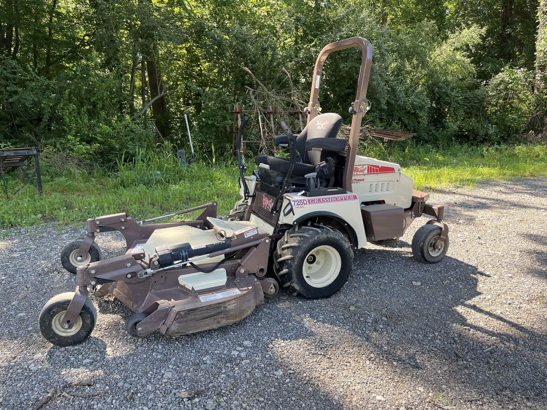 2024 Grasshopper 725D Equipment Image0