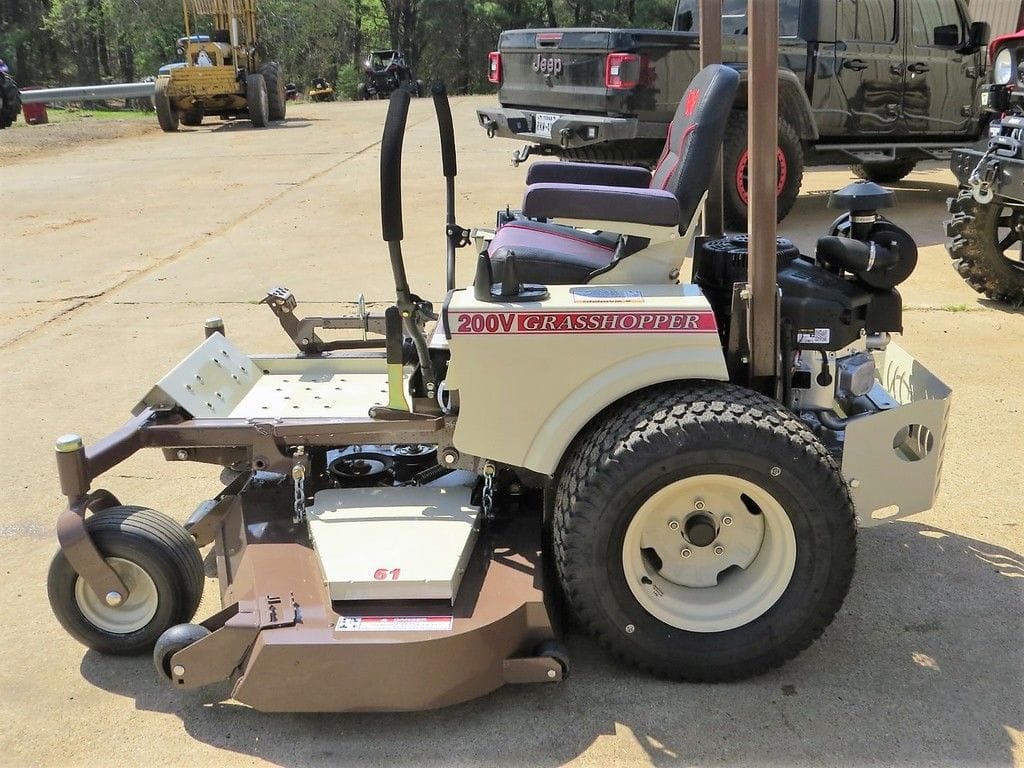 2024 Grasshopper 200V Equipment Image0